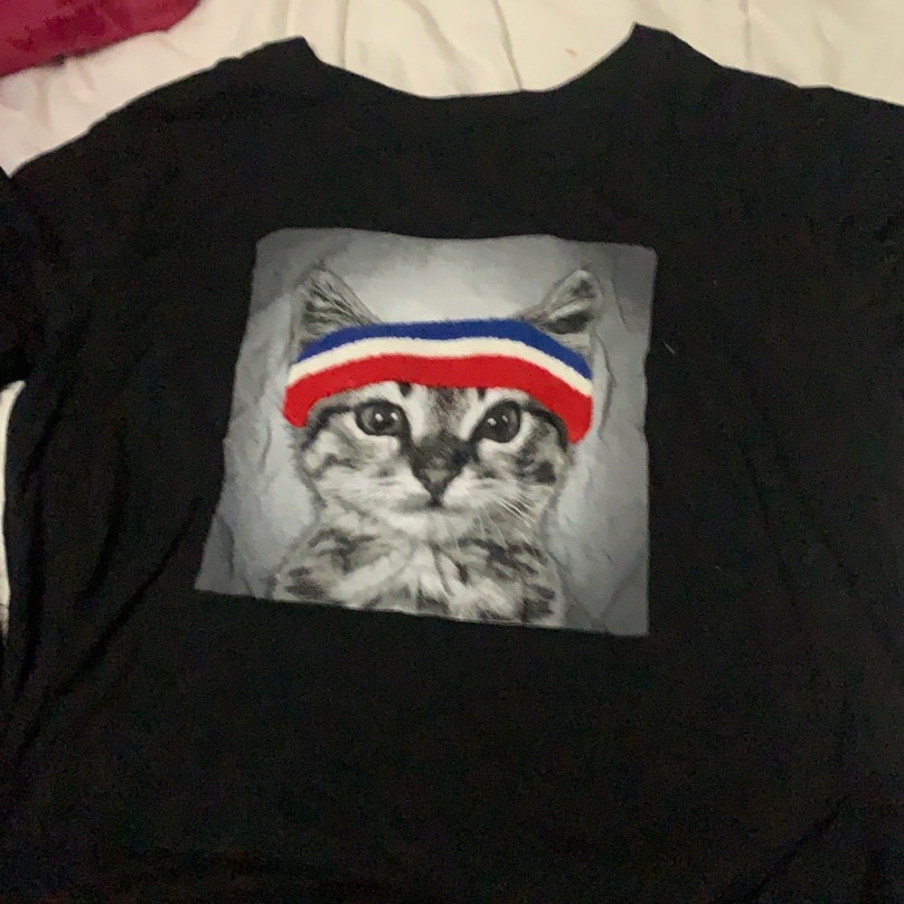 4th of July cat tshirt very nice condition and hasn’t been worn.